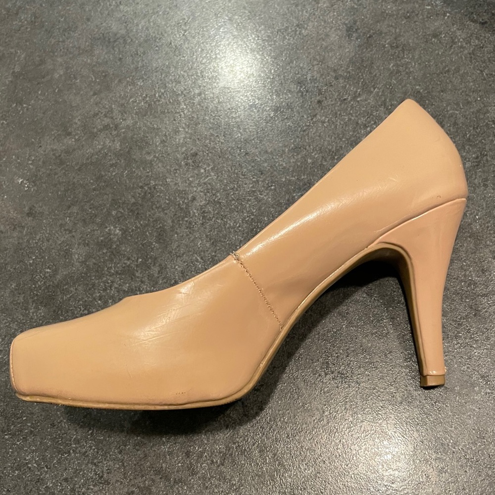 Heels - Picture 3 of 7